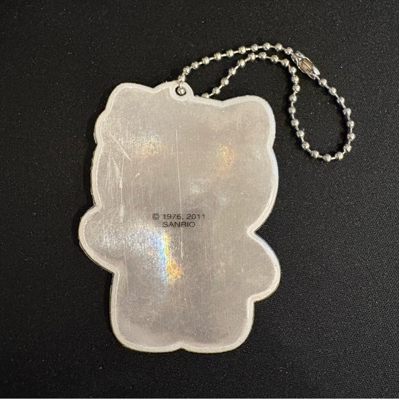 Hello Kitty Reflector Keychain - Picture 2 of 4